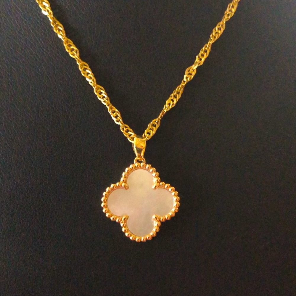 18K solid gold (not filled or plated) mother of pearl clover pendant.